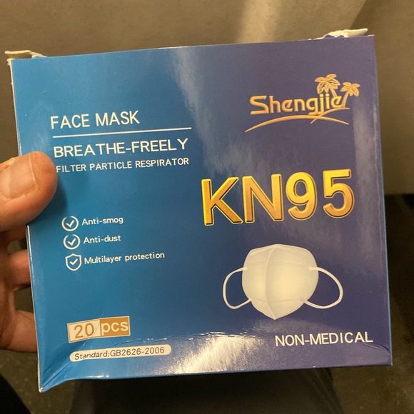 Mask new in box a must have two boxes - Picture 1 of 5